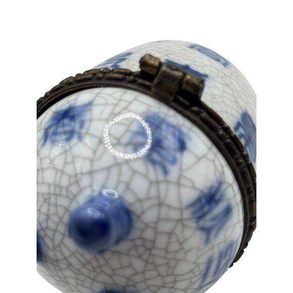 Vintage Blue & White Porcelain Egg Trinket Box With Hinged Lid & Metal Trim - Picture 7 of 9